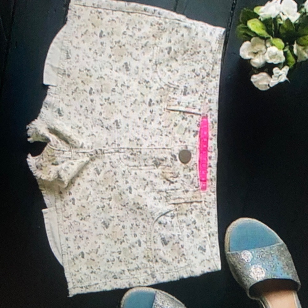 Zipper and button closure floral shorts